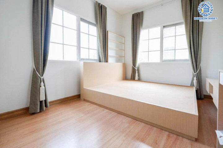 *****ทาวน์เฮ้าส์มือสองย่านกรุงเทพมหานคร ม.โกลเด้นทาวน์2 ลาดพร้าว-เกษตรนวมินทร์ หลังมุม! เนื้อที่กว้างขวางถึง 36 ตร.ว. ฟังก์ชันจัดเต็ม 4 ห้องนอน 3 ห้องน้ำ 2 ที่จอดรถ บ้านใหม่ บิวท์อินพร้อมอยู่ บนทำเลแห่งการเดินทาง ใกล้รถไฟฟ้าในอนาคตสายสีเหลือง "สถานีบางกะปิ" และทางด่วน "รามอินทรา-อาจณรงค์"